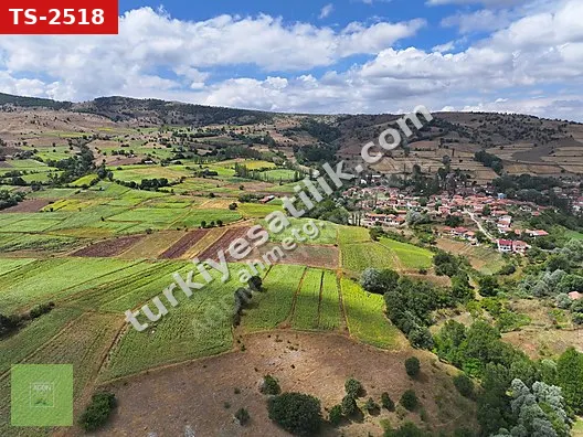 TOKAT ZİLE KOZDEREDE 1.147 M² TEK TAPU DÜZ ARAZİ - KÖYE YAKIN